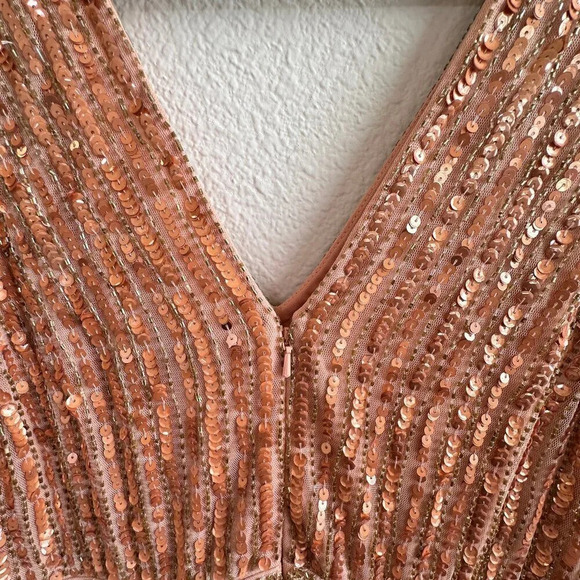 Mac Duggal Sequined Striped Sleeveless V Neck A Line Gown in Apricot - Size 14 - Picture 8 of 11